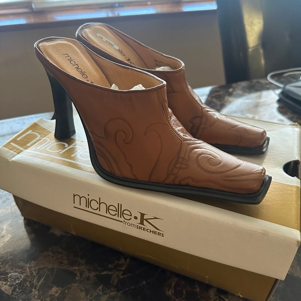 Brand new Michelle K Stamped Leather Healed Mules Square Toe From Italy size 7